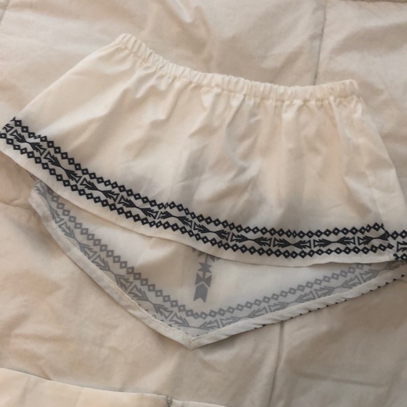 Two Piece white set with black design - Picture 5 of 5